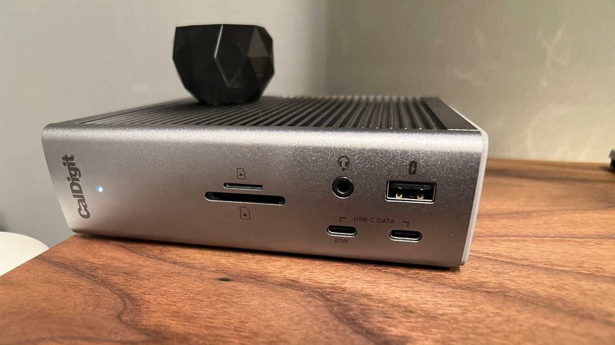 caldigit ts4 vs thunderbolt 4 pro dock