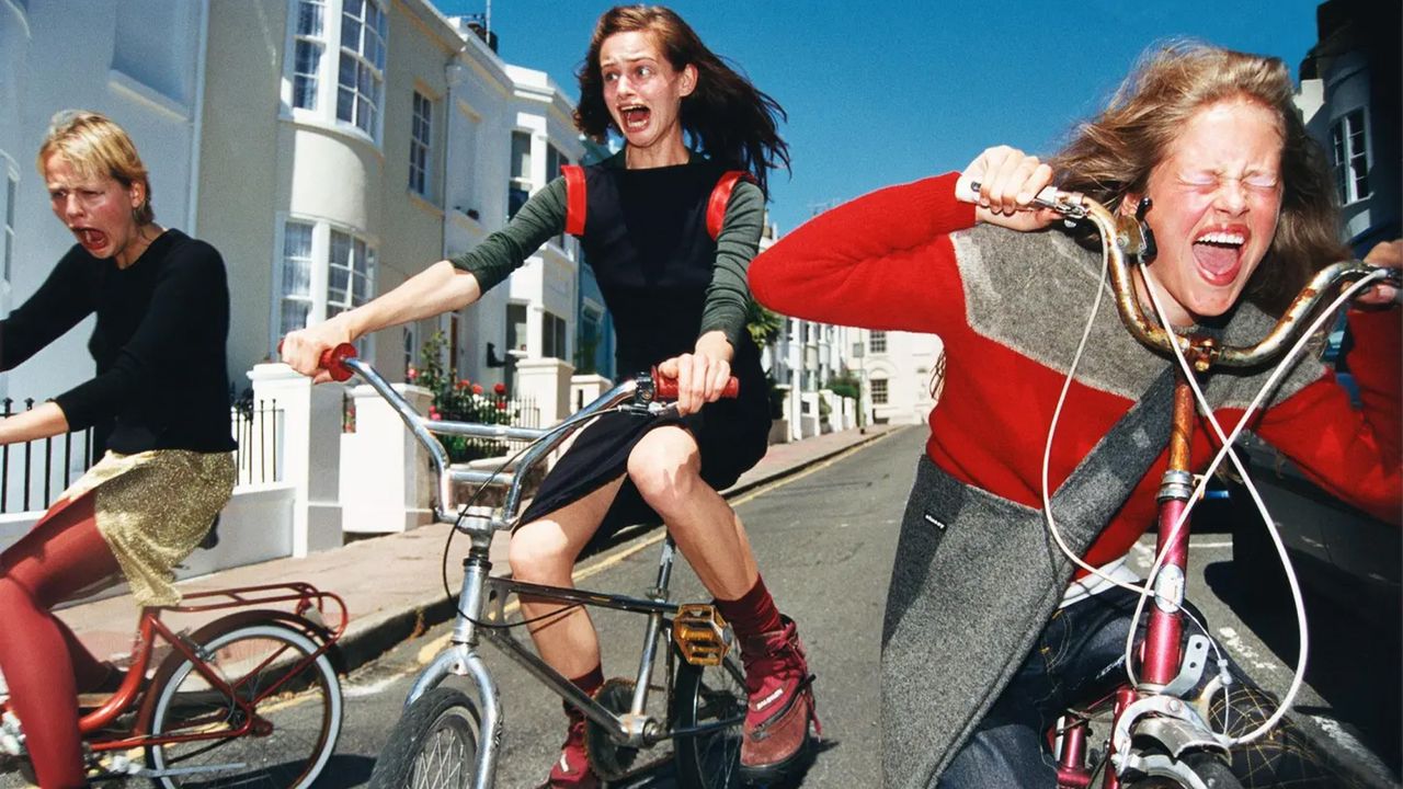 Girls on Bikes (Sarf Coastin’), by Elaine Constantine, styled by Polly Banks, December 1997, © Elaine Constantine.