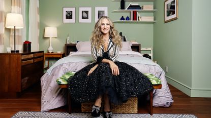 sarah jessica parker in the carrie bradshaw apartment from sex and the city