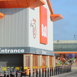 B&Q supermarket with entrance area