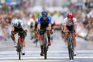 GLASGOW SCOTLAND AUGUST 05 LR Fleur Moors of Belgium Federica Venturelli of Italy and Cat Ferguson of Great Britain sprint at finish line to to win the silver and bronze medals during the women junior road race in the 96th UCI Cycling World Championships Glasgow 2023 Day 3 UCIWWT on August 05 2023 in Glasgow Scotland Photo by Dean MouhtaropoulosGetty Images