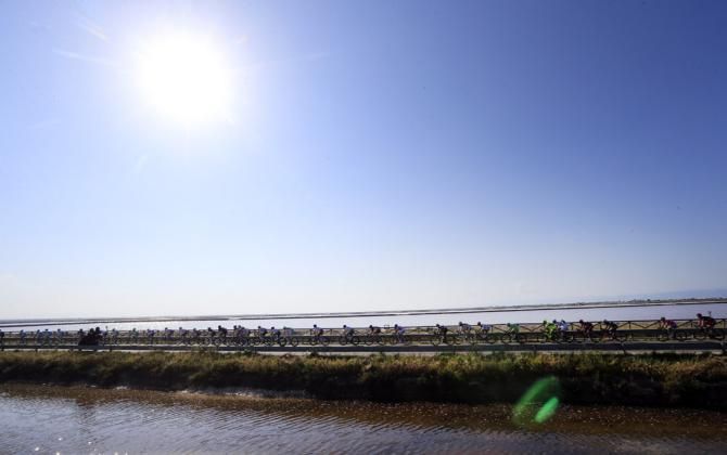 It was nothing but blue skies and sunshine for the Giro peloton on stage 6