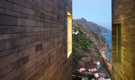 Landscape view between 2 buildings