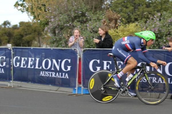Young Geelong girls cheeer on Geoffrey Soupe (France)