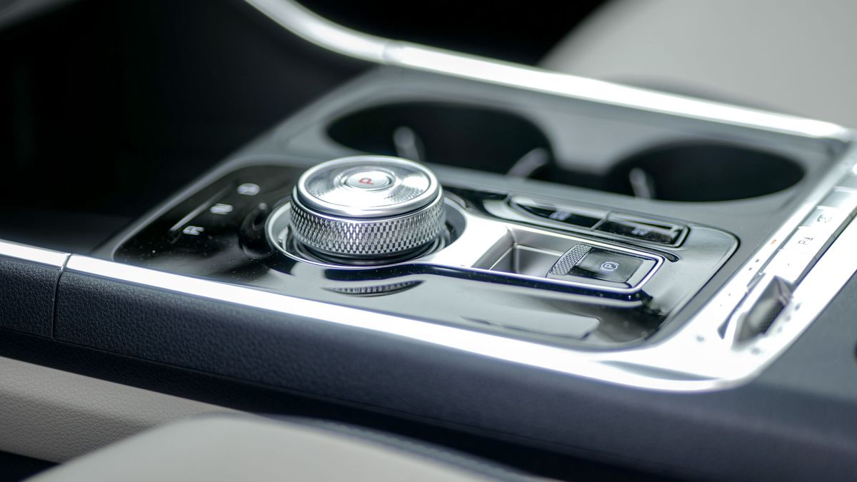 2025 Kia Carnival Hybrid SX Prestige test drive.