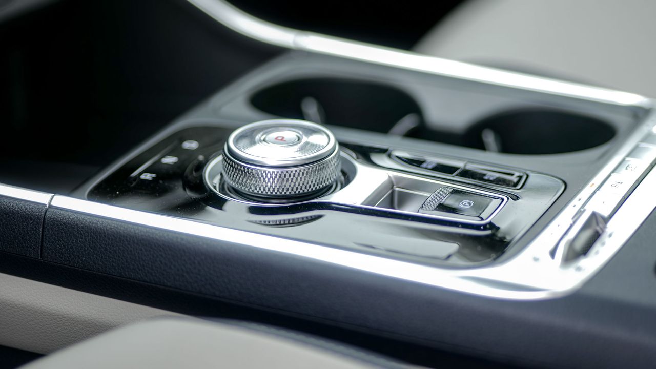 2025 Kia Carnival Hybrid SX Prestige test drive.
