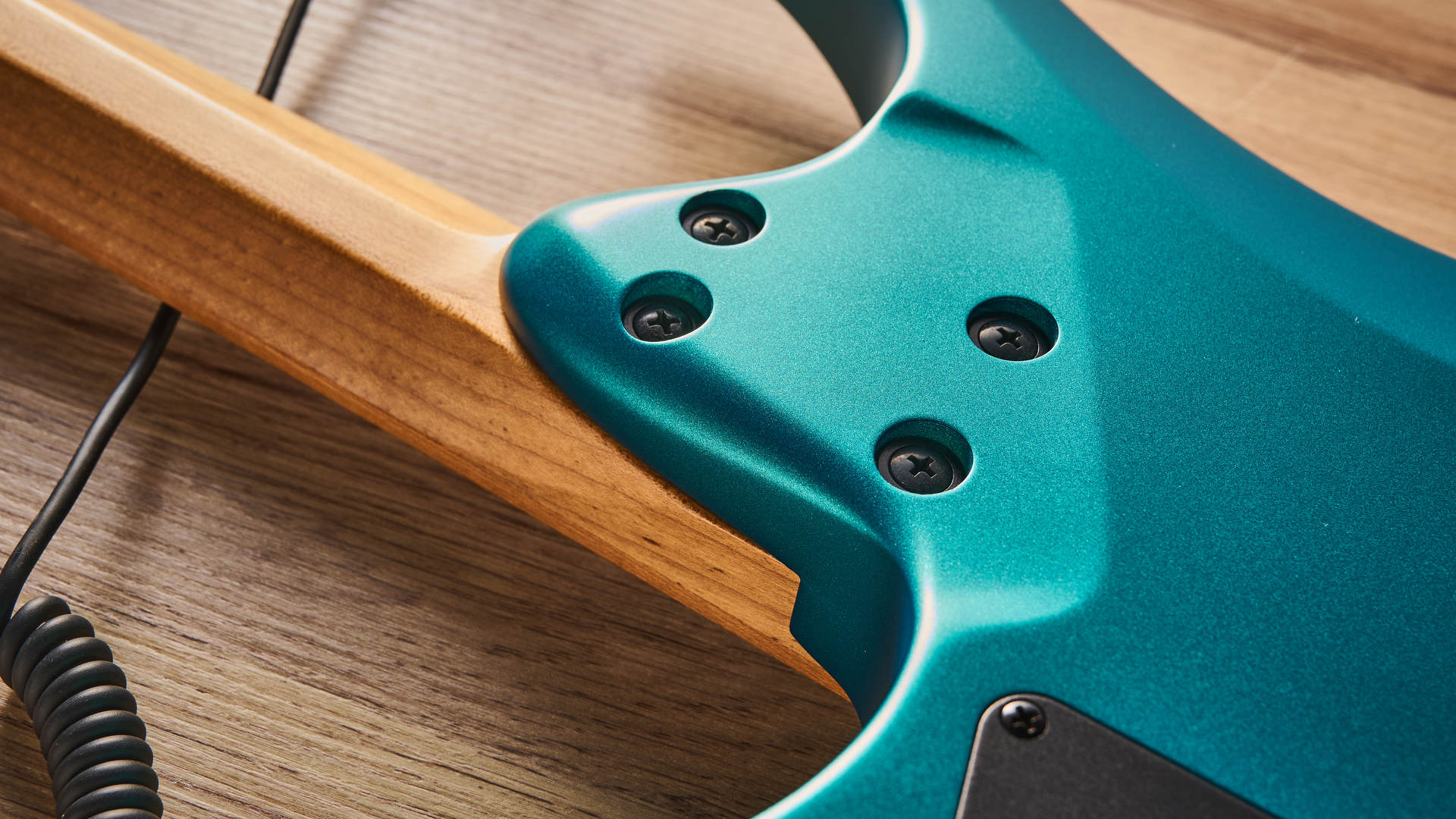 Strandberg N2 Boden Standard in Transformative Teal, shot in close-up and against a pale wooden floor.