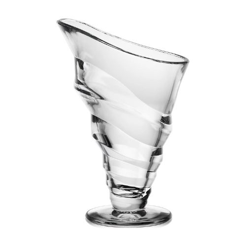 Conch-shaped glass ice cream dish
