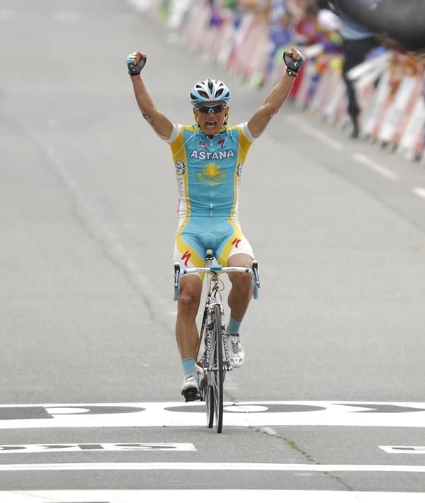 Alexander Vinokourov (Astana) takes the Tour de France stage 13 to Revel.