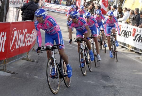 Lampre - ISD round the first bend