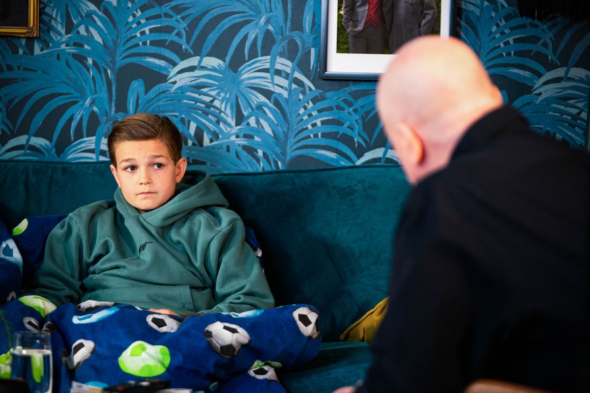 Phil Mitchell talks to Tommy Moon in EastEnders