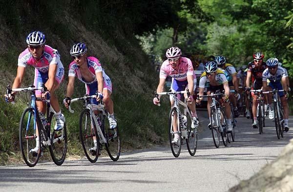 Damiano Cunego and a Lampre NGC teammate are marked by Denis Menchov.