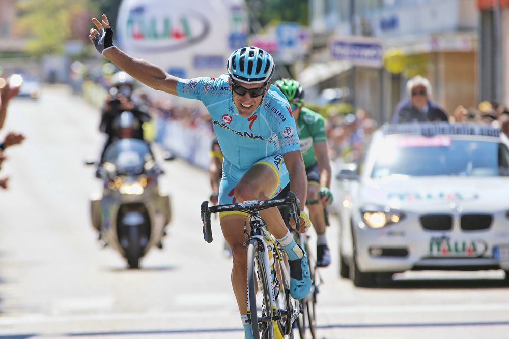 Paolo Tiralongo (Astana) takes the win