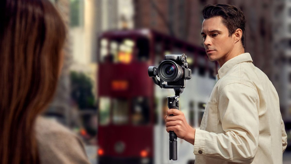 DJI launches cheaper, more compact Ronin gimbal for mirrorless cameras