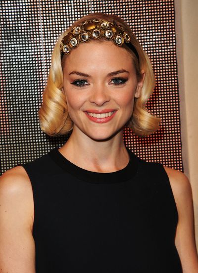 Hair, Face, Eyebrow, Hairstyle, Clothing, Lip, Hair accessory, Beauty, Forehead, Headpiece,
