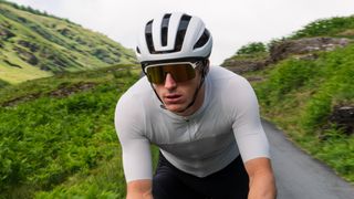 The Canyon Disruptr CFR helmet in White being worn by male rider