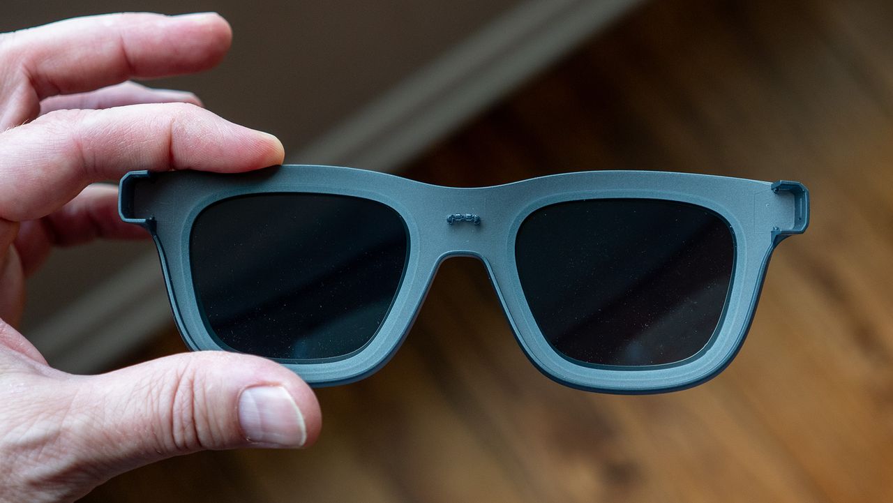 Removing the default lens shade from X by Xreal glasses