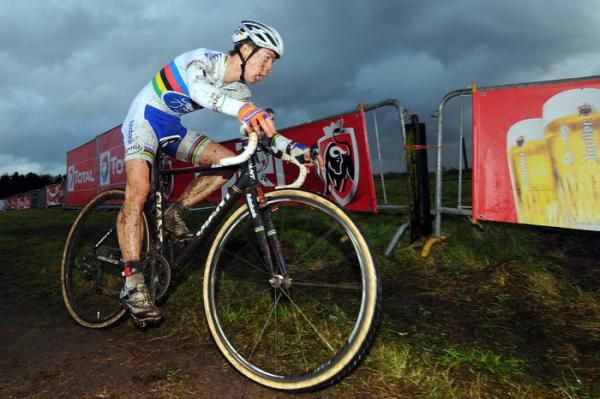 Lars van der Haar on his way to victory