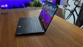 Lenovo Yoga Pro 9i (16IMH9) gen 9 side angle