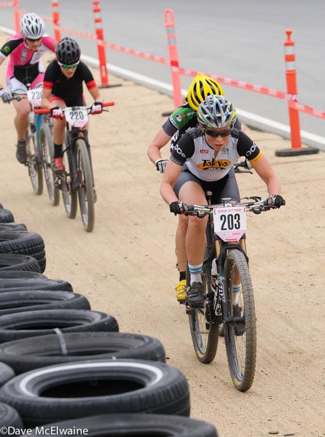 Erin Huck (Tokyo Joes) riding to a third place finish