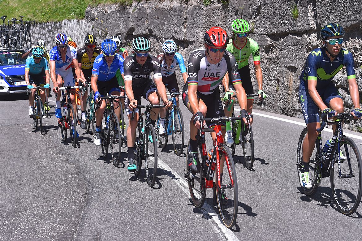 Mikel Landa (Sky) tucked in the chase group
