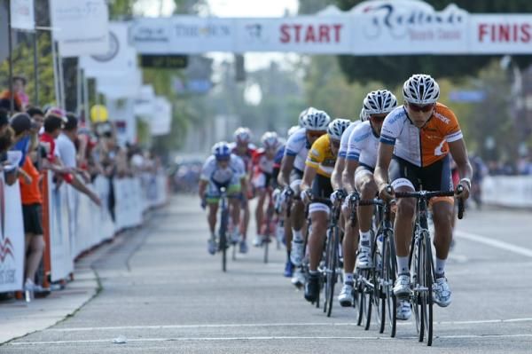 Realcyclist.com setting the tempo at the front