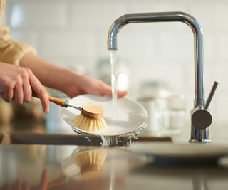 Washing non-stick pans