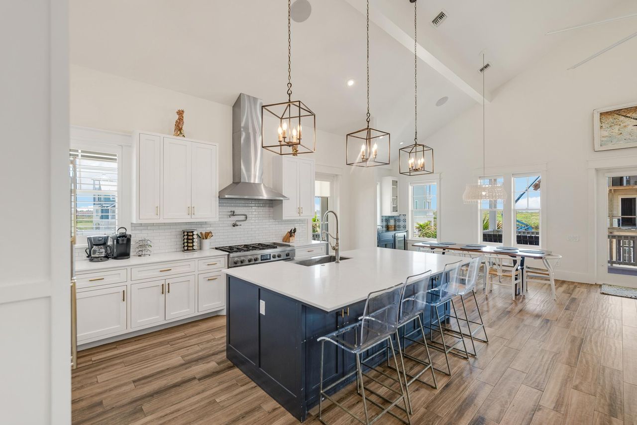 Listing images from a home in Port Aransas, Texas.