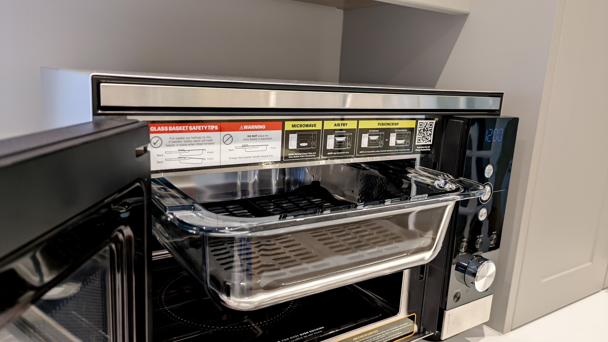 Ninja Crispi Microwave - dish in top position