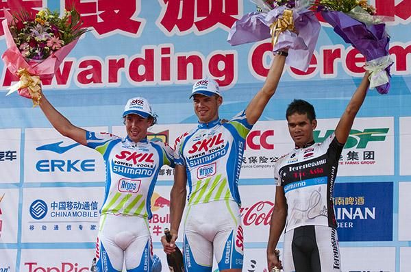 The stage three podium (l-r): Kenny Van Hummel (Skil Shimano), Tom Veelers (Skil Shimano) and Harrif Saleh (Terrengganu Cycling Team).