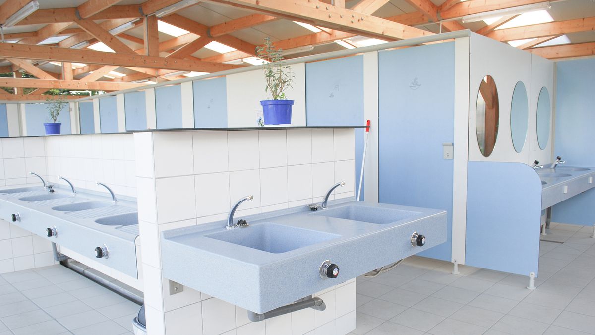 How to shower while camping 6 quick, refreshing solutions Advnture