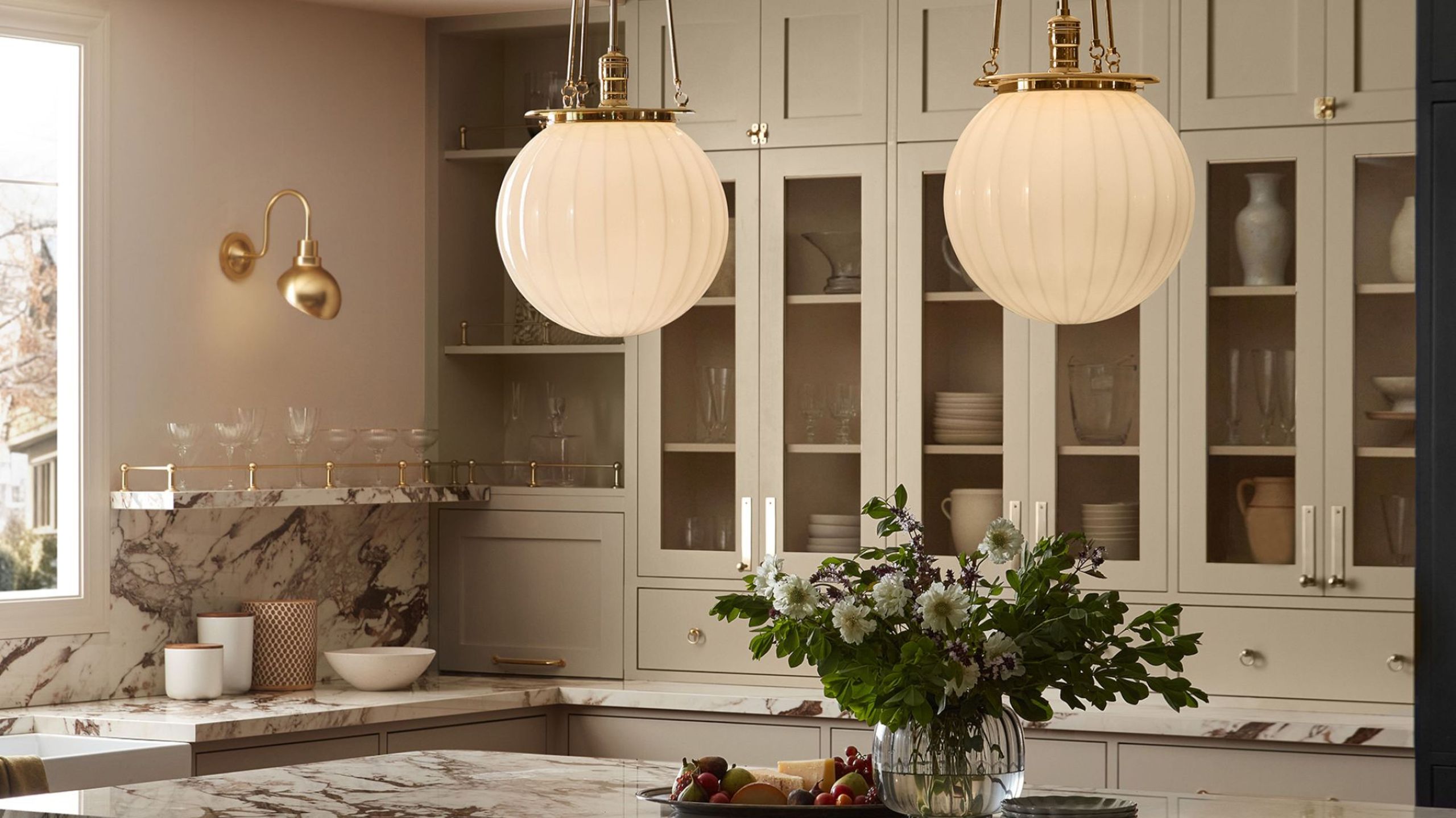Why We're Stealing Kitchen Lighting Inspo From Restaurants | Livingetc