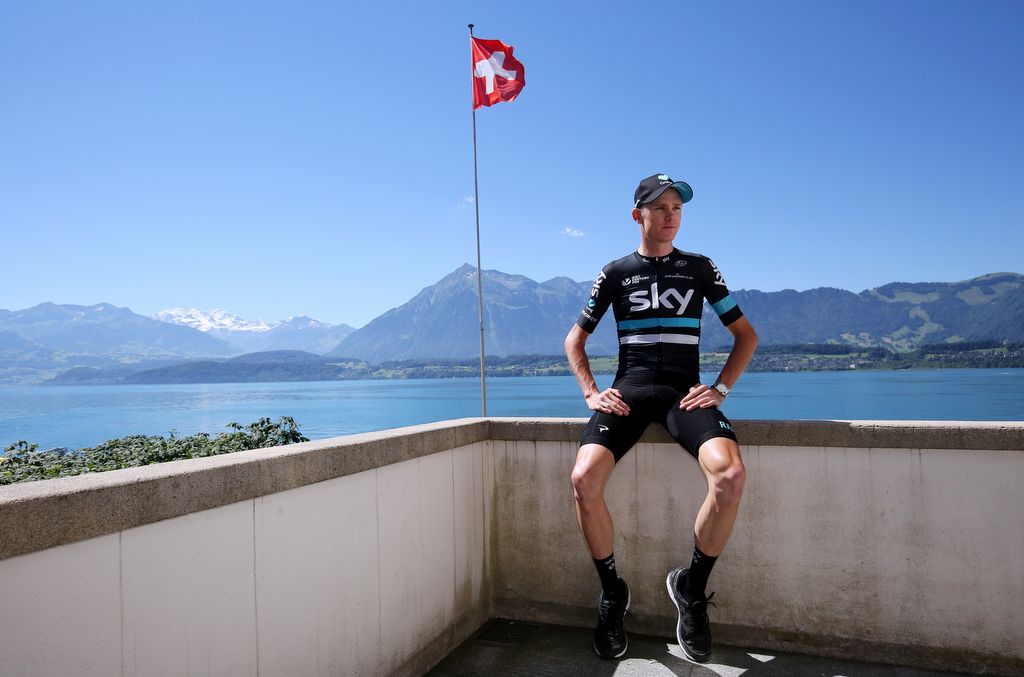 Chris Froome (Team Sky) enjoys the sunshine during the rest day photo shoot