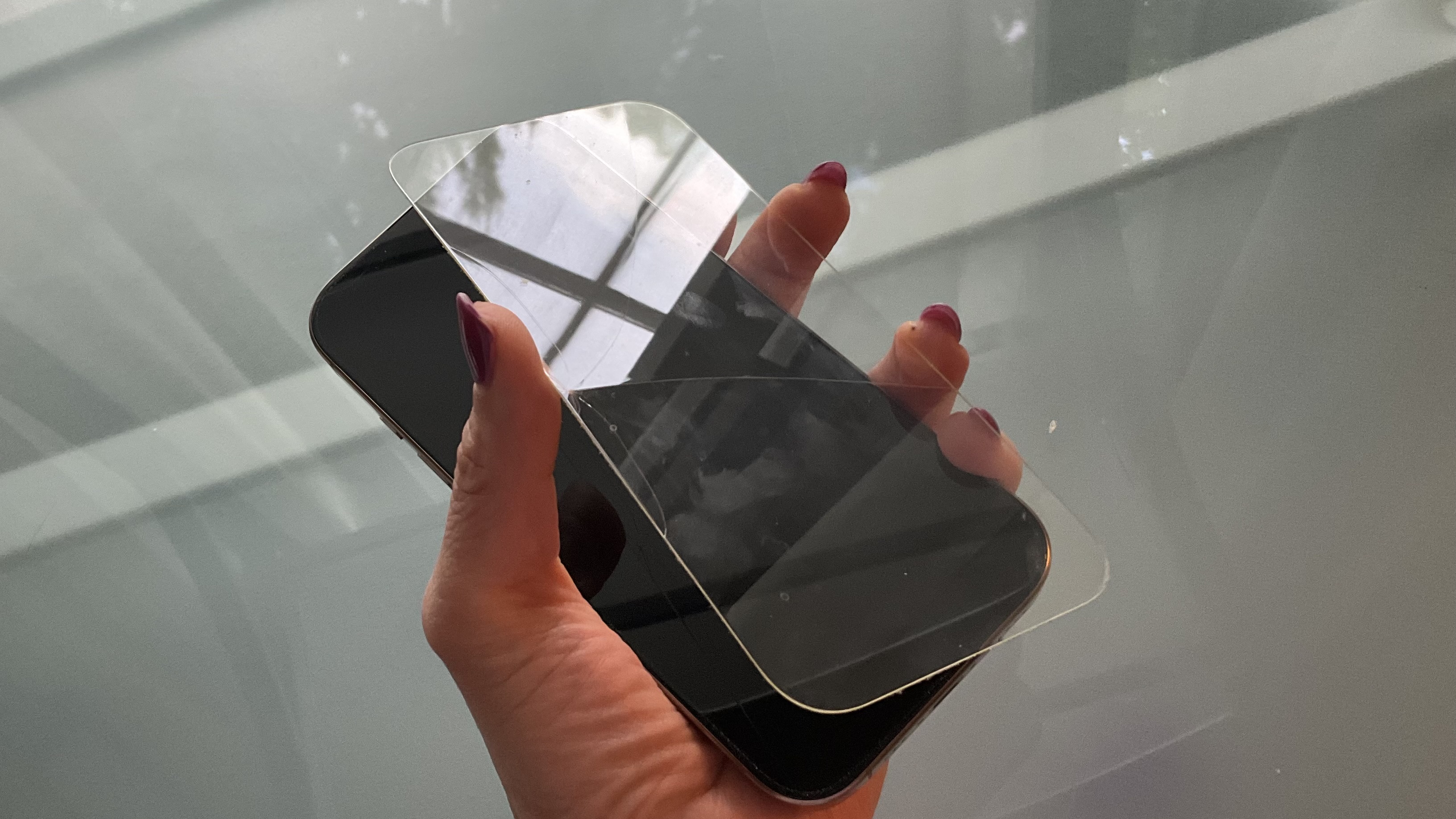 Removing cracked screen protector