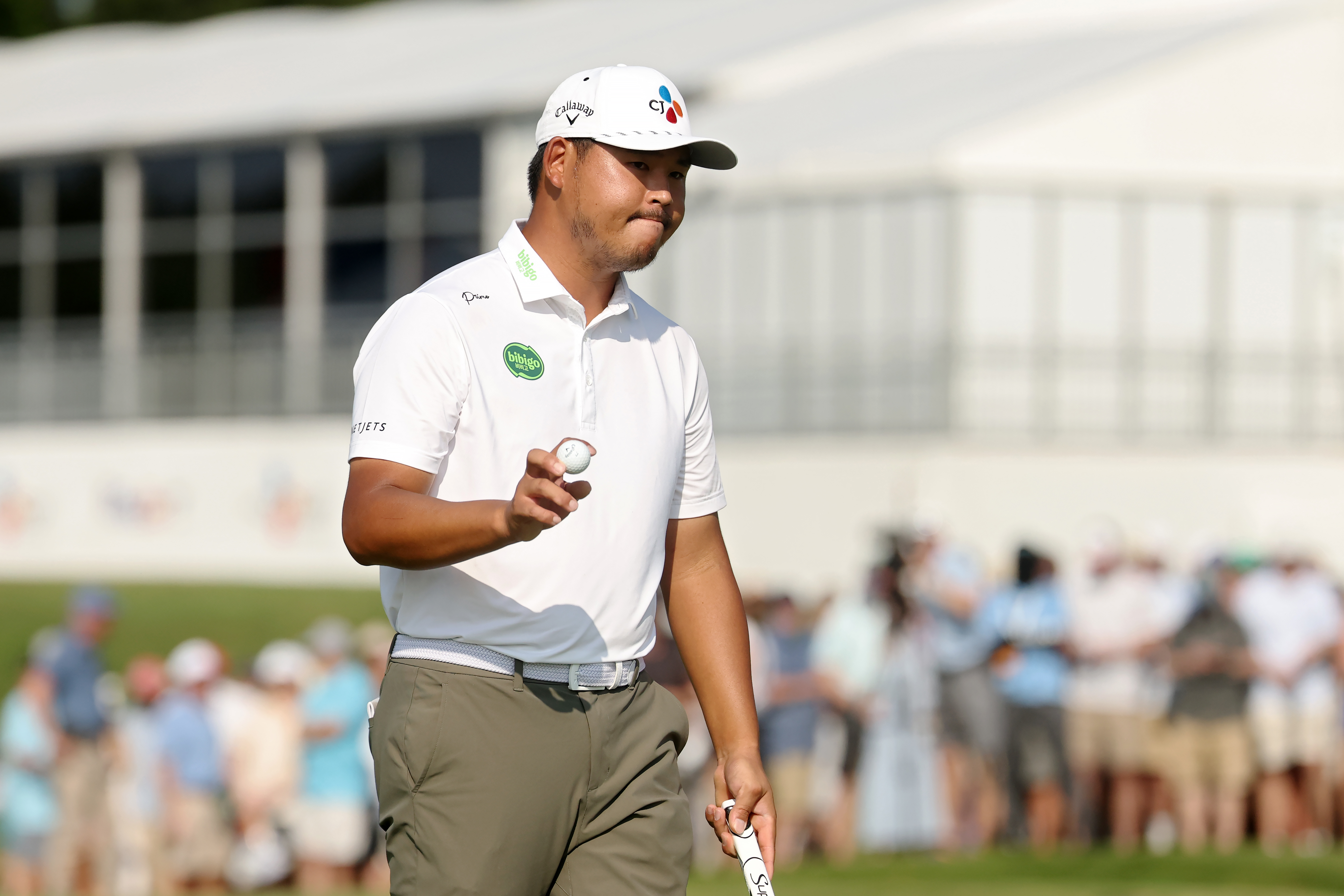 Si Woo Kim of the Republic of Korea reacts after making bogey on the 18th green during the second round of THE CJ CUP Byron Nelson 2026 at TPC Craig Ranch (Photo by Stacy Revere/Getty Images)