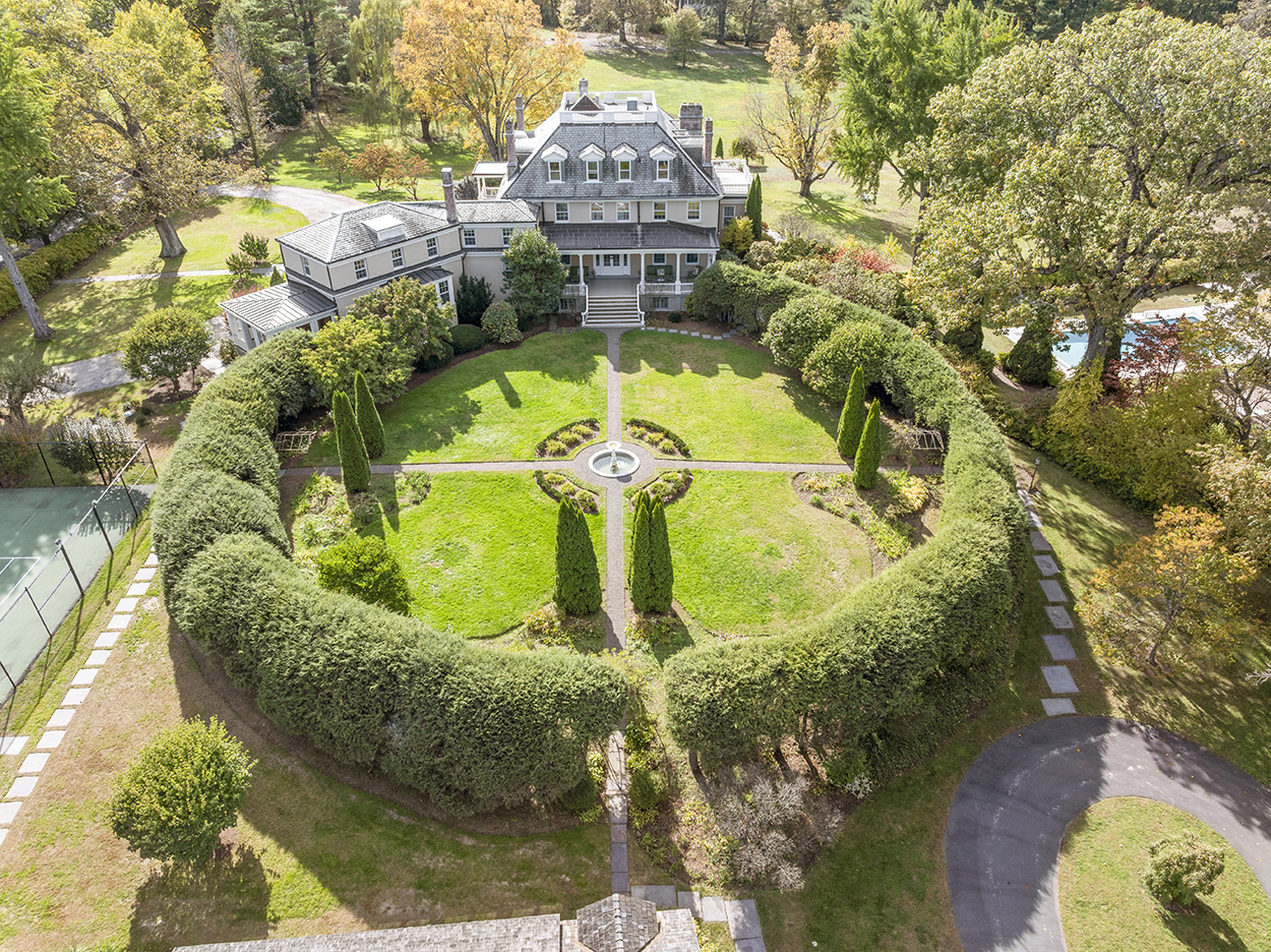 Aerial view of a mansion in Farmington, Conn.