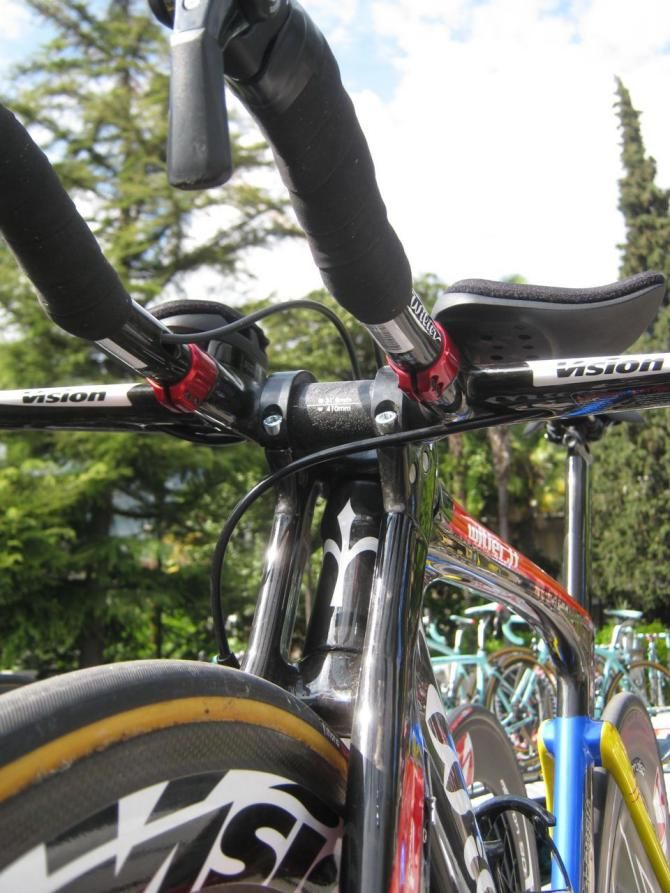 The split head tube of the Wilier Triestina TT bike