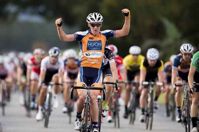 Giacoppo wins the sprint on Stage 2