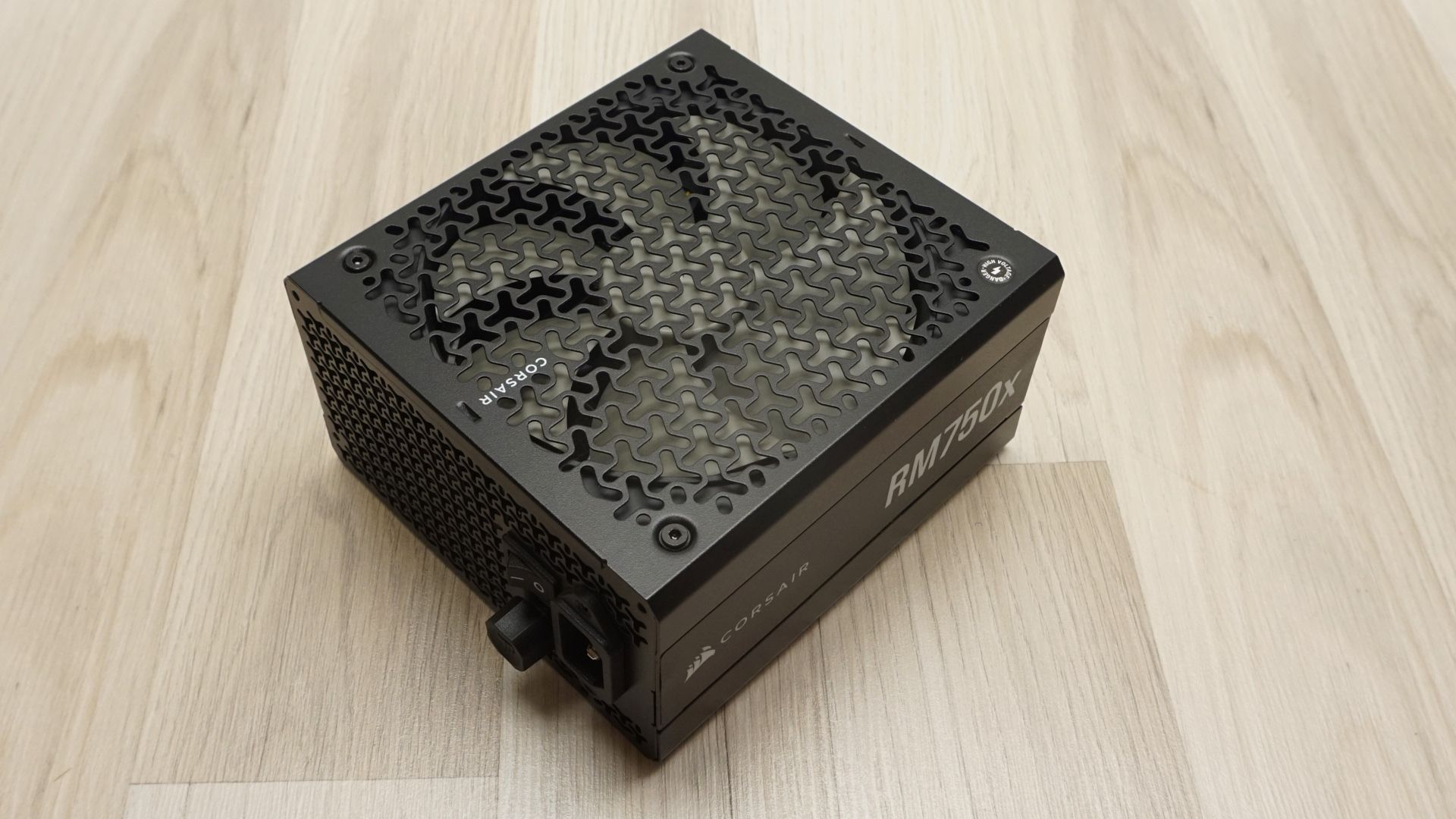 ⭐️新品⭐️CORSAIR RM750x 750W 80PLUS Gold Amazon.com: CORSAIR RM750x Shift Fully Modular ATX Power
