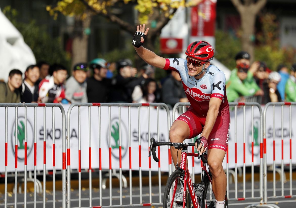 Marcel Kittel (Katusha-Alpecin) waves to the crowd