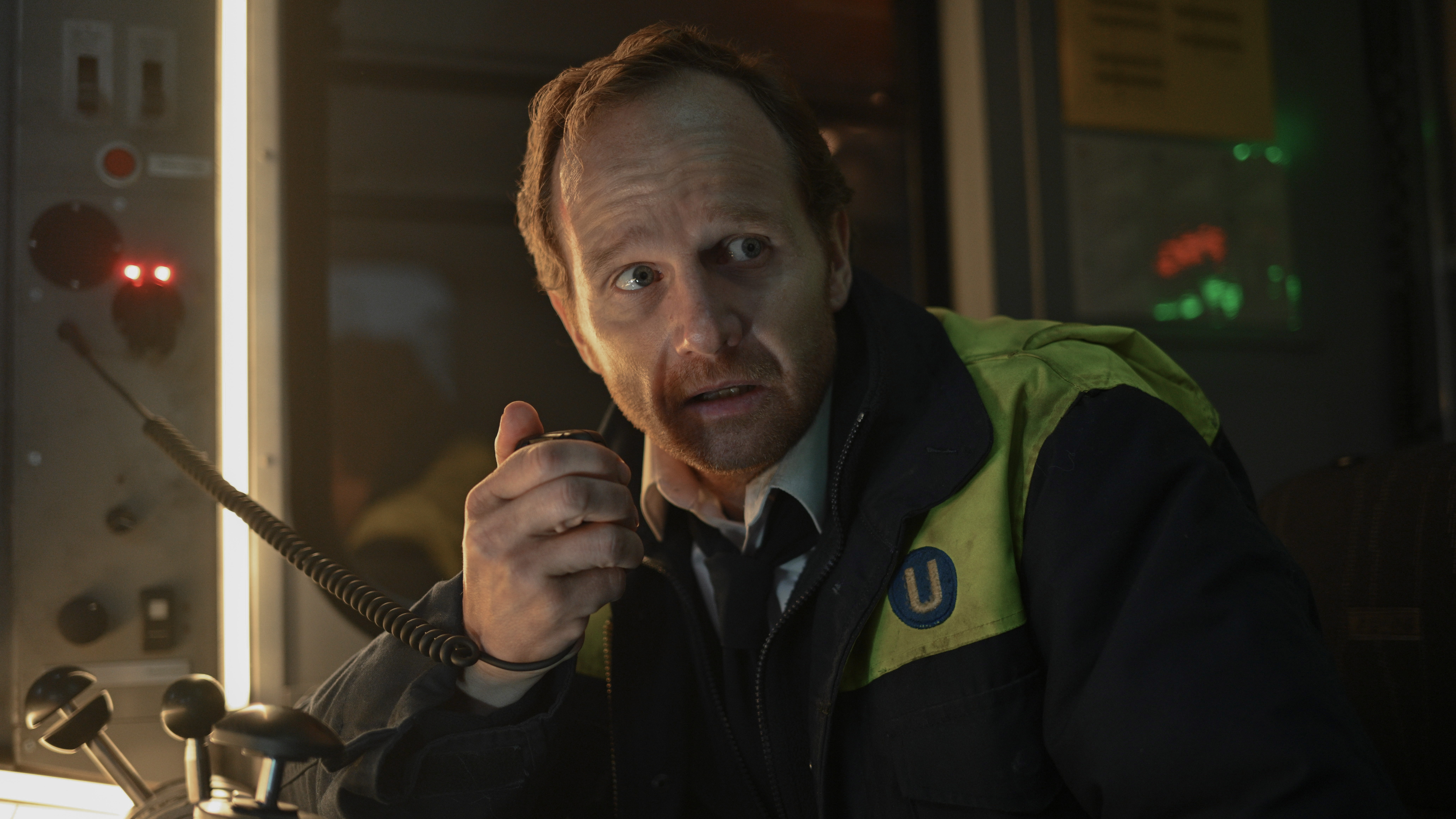 Christian N&amp;auml;the in the train driver's cabin in a scene from &amp;quot;Hijack&amp;quot; season 2