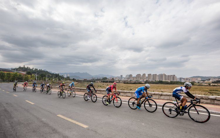 The lead group