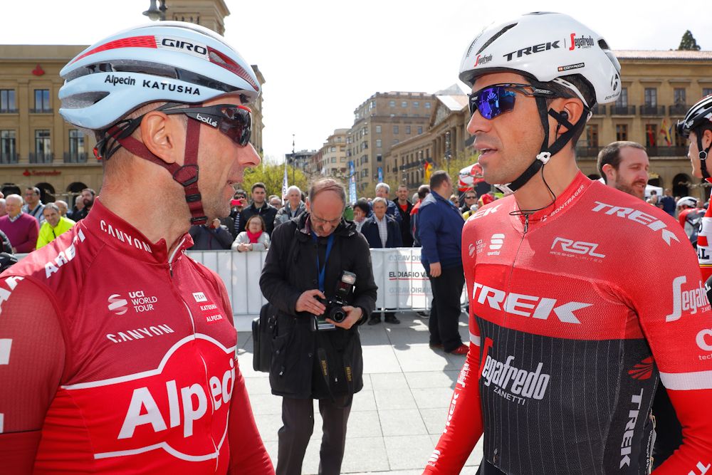 Alberto Contador (Trek-Segafredo) chats with Katusha's Angel Vicioso before the start of stage 2 at Pais Vasco