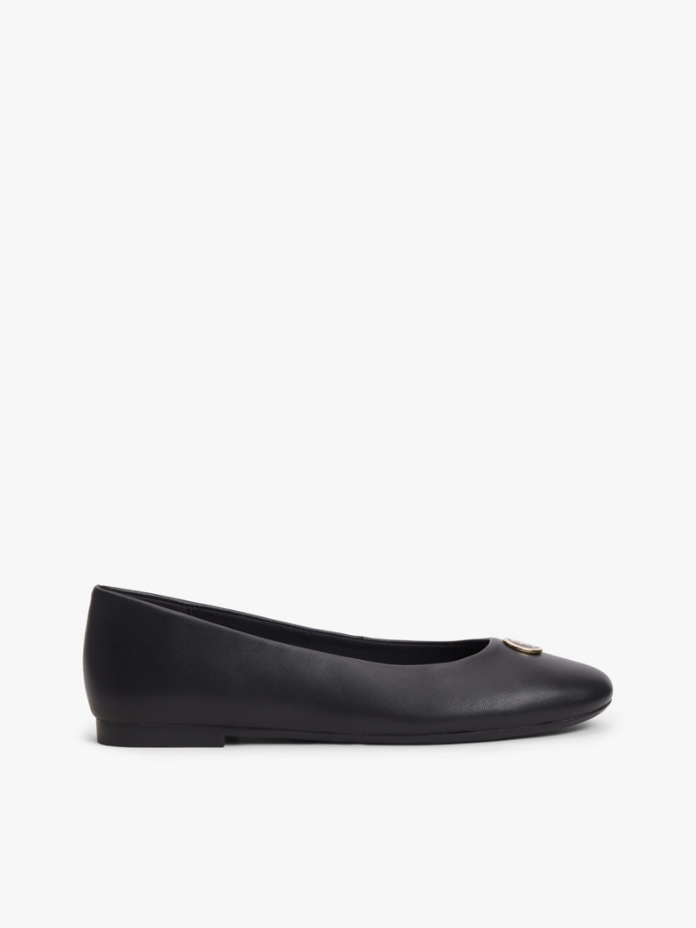 Th Monogram Plaque Leather Ballerinas