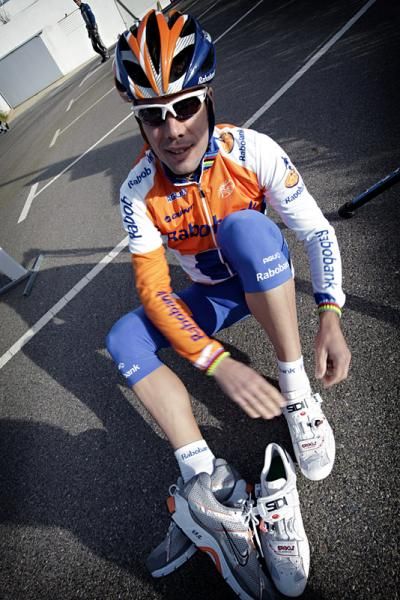 Three-time world champion Oscar Freire gets ready to roll.