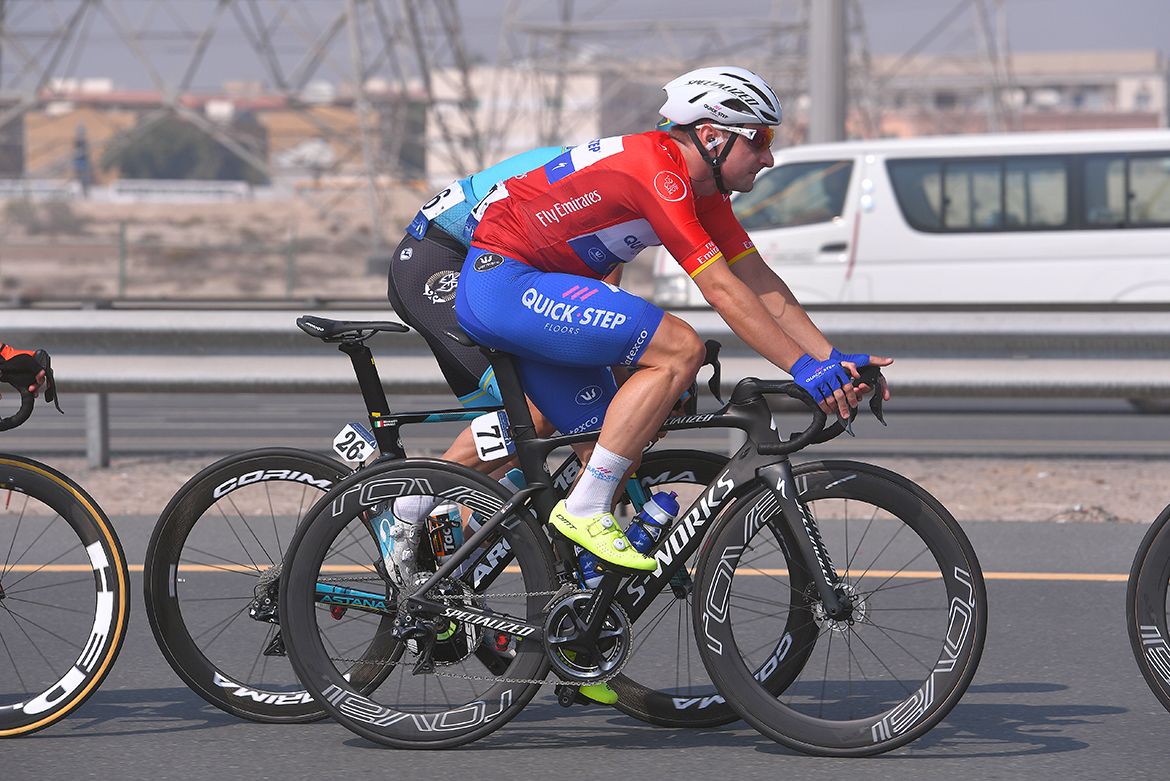 Elia Viviani in the red points jersey