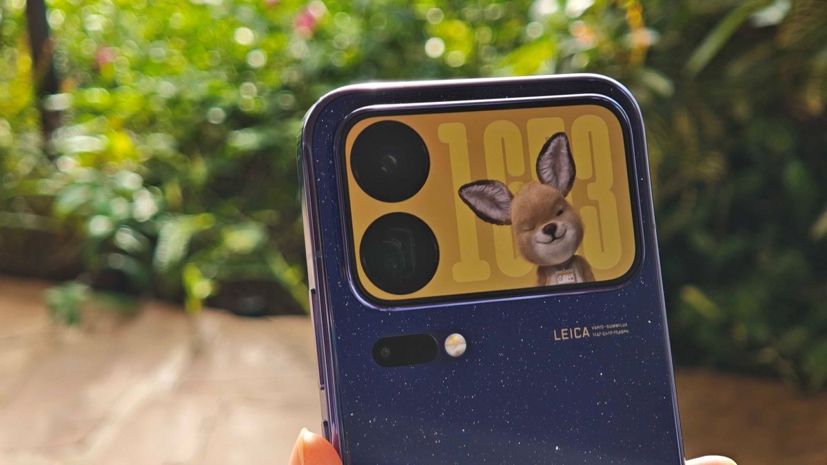 The Xiaomi 18 Pro rear display