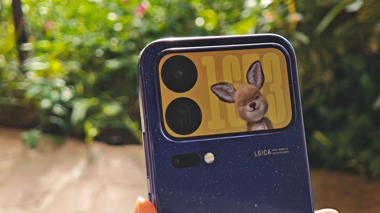 The Xiaomi 18 Pro rear display