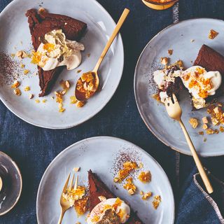 Baileys chocolate tort, served on three plates