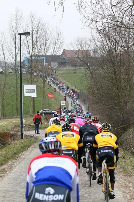 The peloton on the cobbles